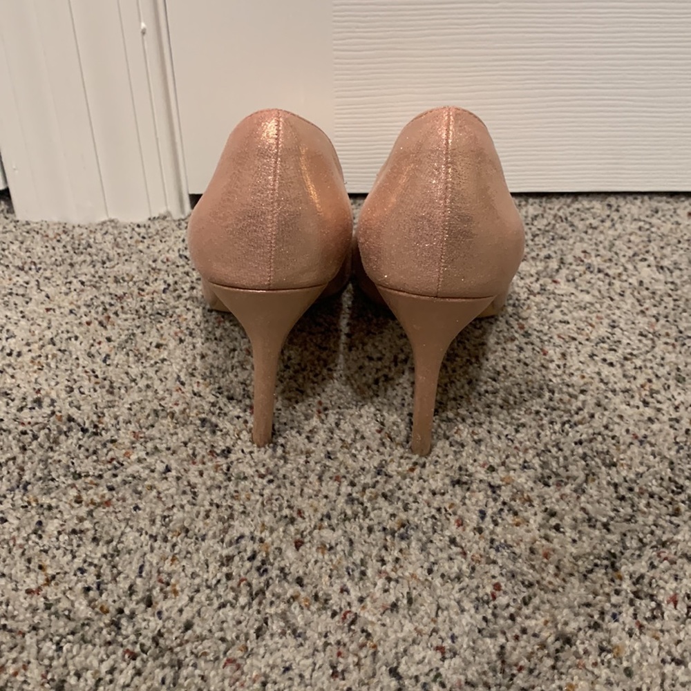 Closed Toe Women’s Sparkly Rose Gold, Size 10 Pumps - Picture 3 of 4